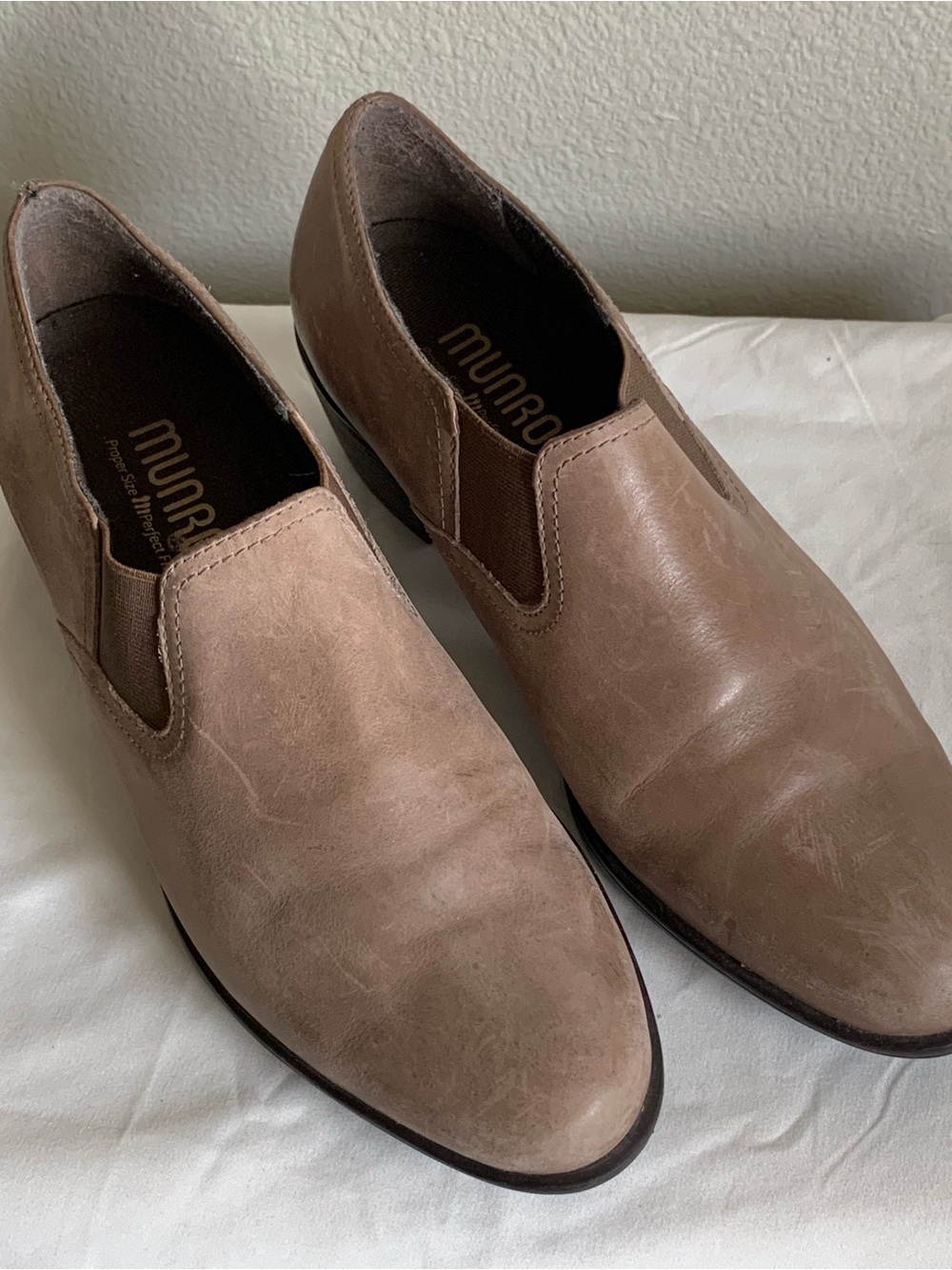 Munro Women’s Slip-On Ankle Boot in Taupe Brown Size 8.5